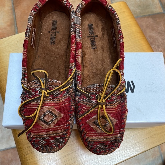 Minnetonka red fabric moccasin size 9 - Picture 7 of 7